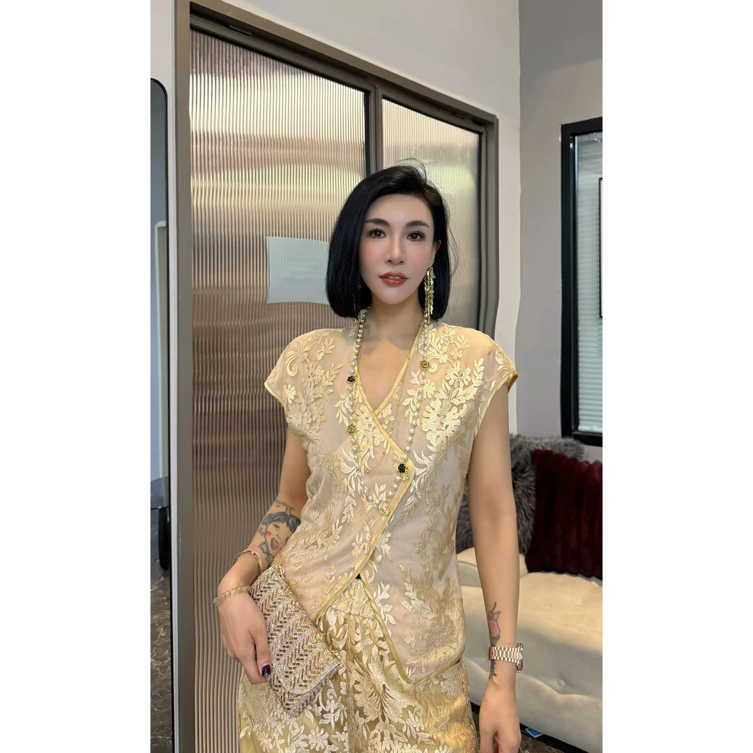 SONG-原创【上衣-处处初晴】新款刺绣工艺气质时尚显瘦透气小飞袖