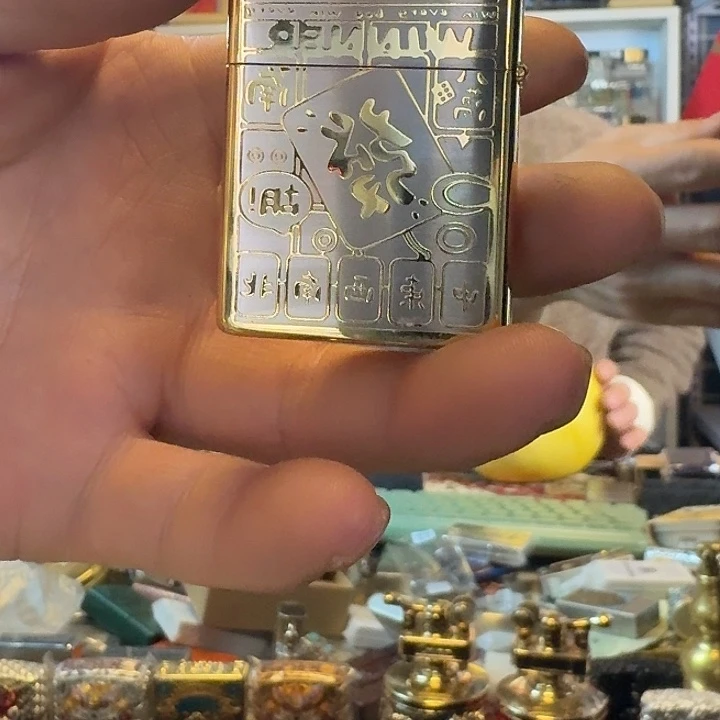 佐罗排除万难金打火机