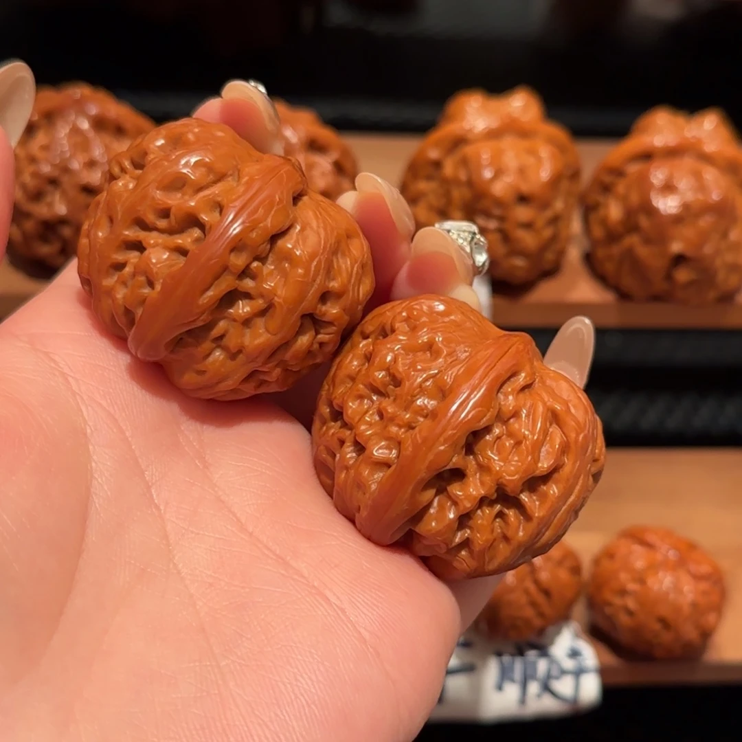 文玩核桃吊坠46克，平谷元宝40 精品