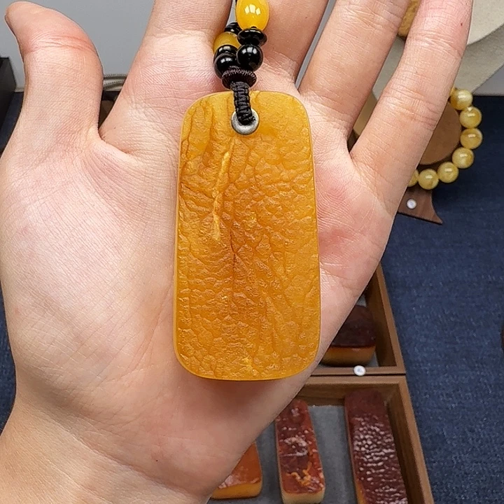 琥珀吊坠(赠链)未镶嵌