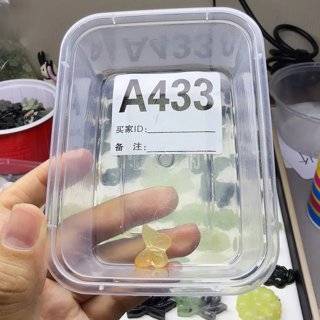 蛇纹石玉合金颈饰闻*