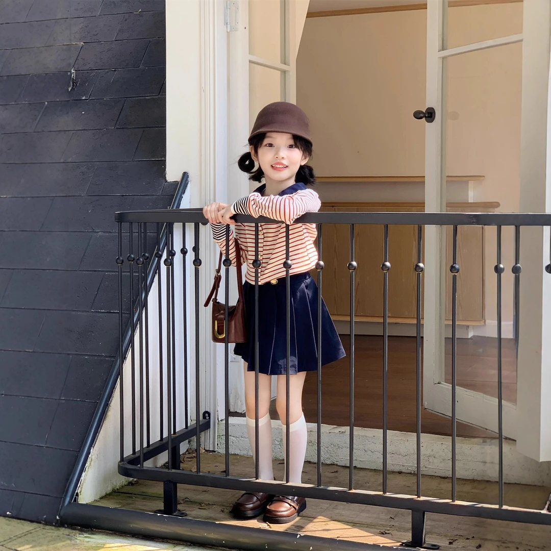 小思家2025秋季新款女童韩版学院风洋气翻领条纹上衣百褶裙套装