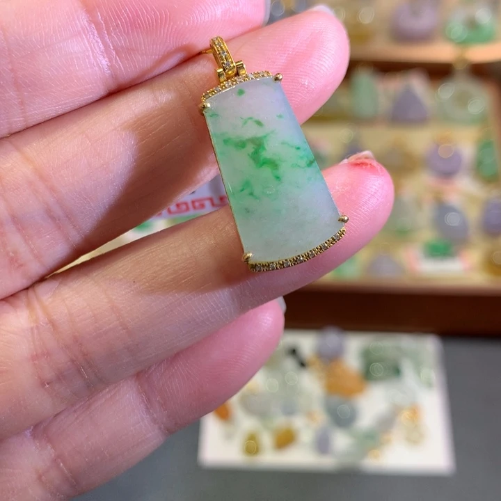 翡翠18K金镶嵌颈饰