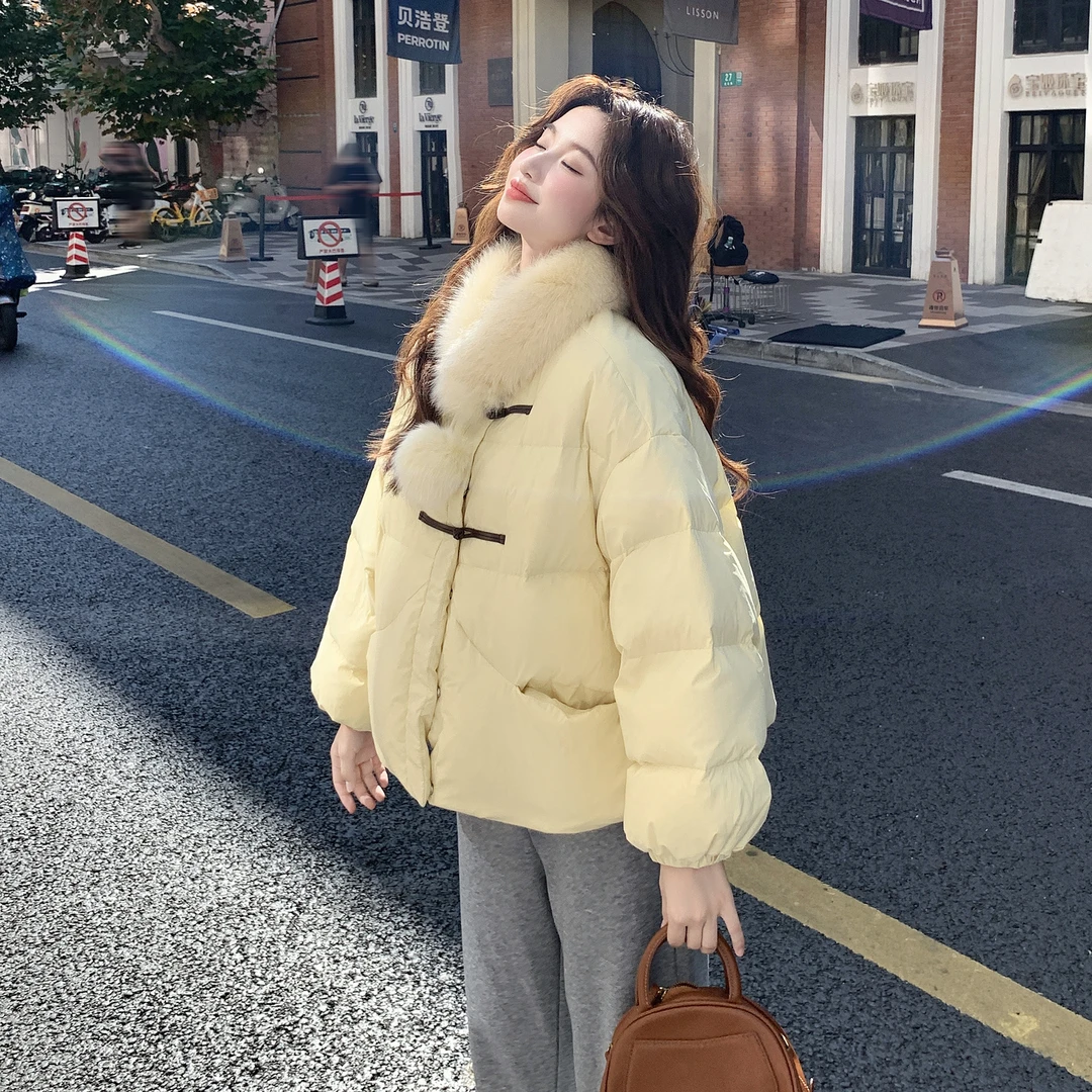 可拆卸毛领奶黄色羽绒服女冬季2025新款短款小个子减龄面包服爆款