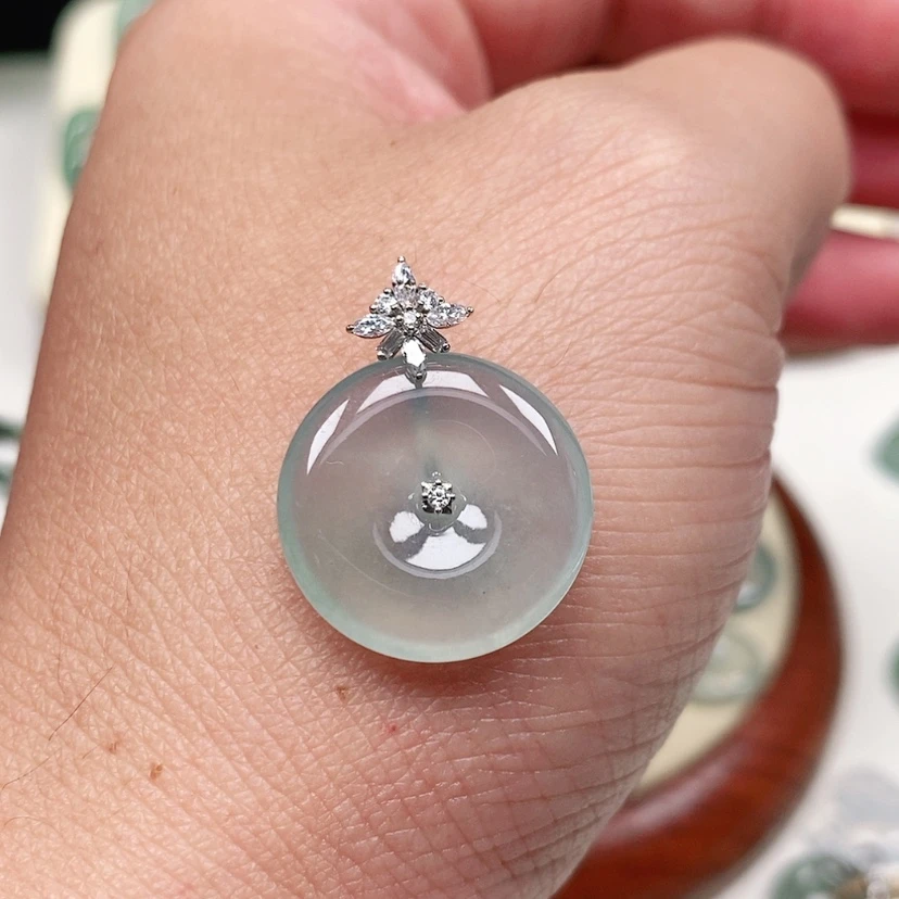 【闪购商品】颈饰18K金镶嵌翡翠