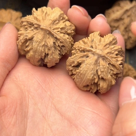 文玩核桃吊坠且**遇秦岭核桃6