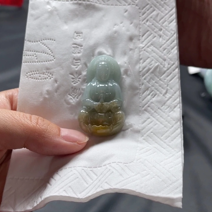 翡翠未镶嵌颈饰观音