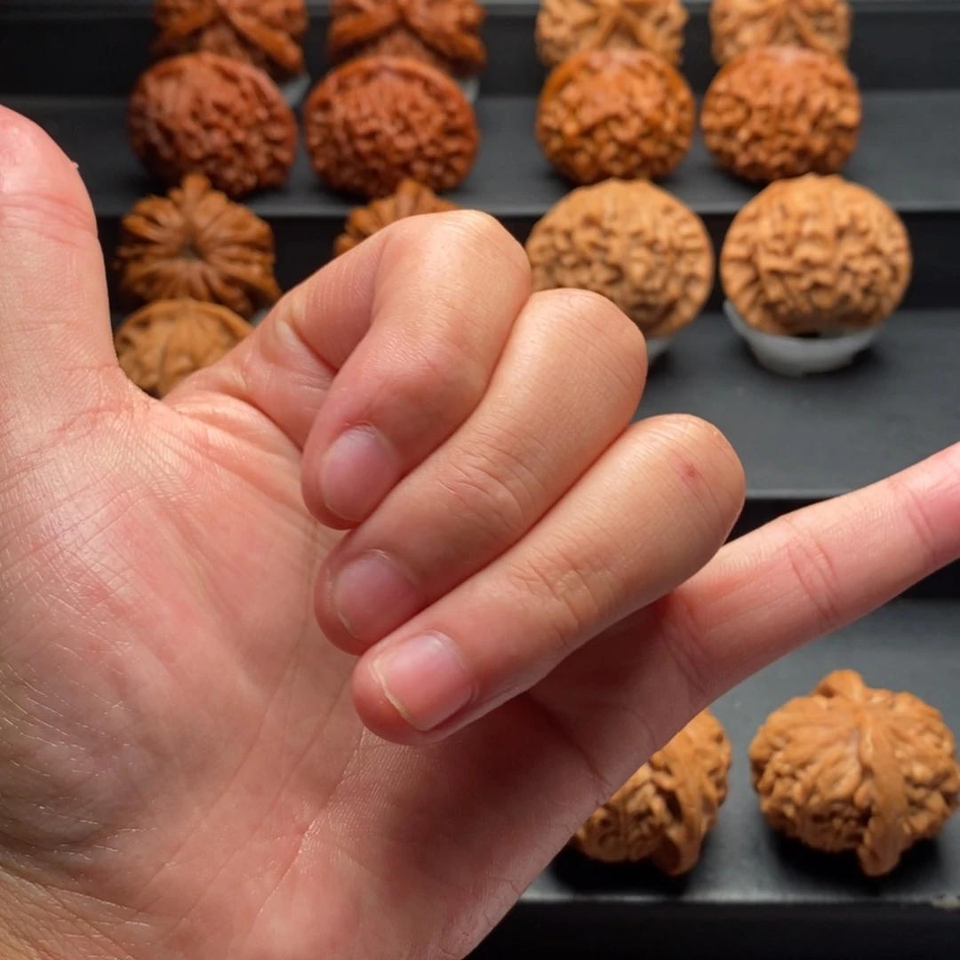 不***字吊坠文玩核桃核为贵