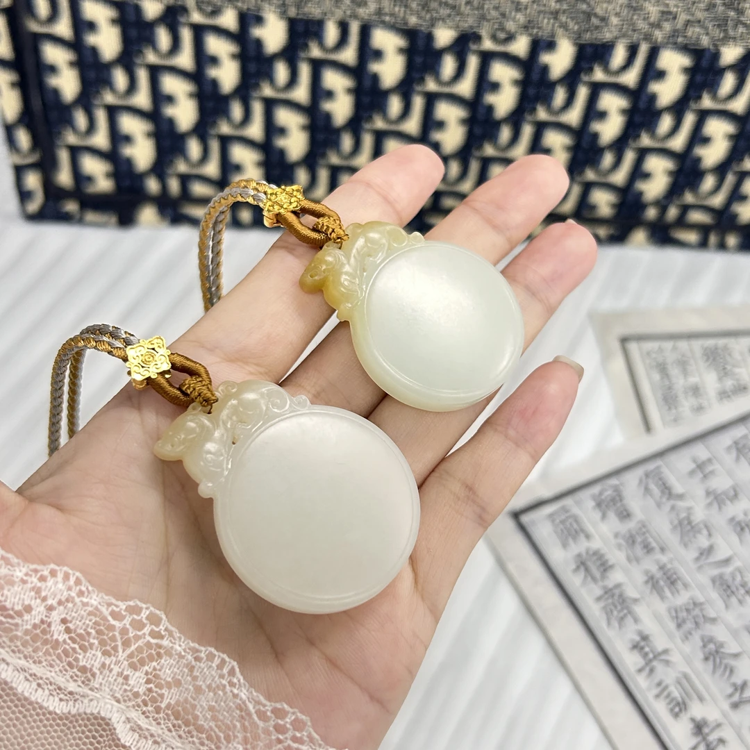 【凰一品】俄料羊脂玉糖牌套装吊坠18k金