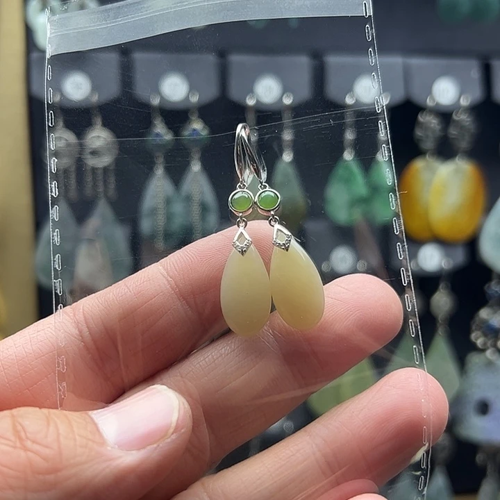 和田玉耳饰银S925镶嵌五**米