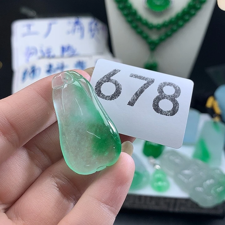 翡翠未镶嵌吊坠(赠链)
