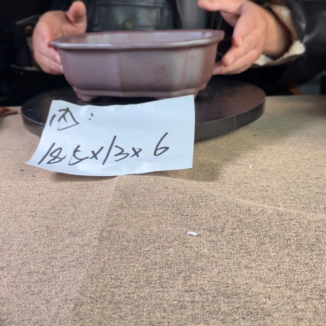 A宜兴紫砂小花盆