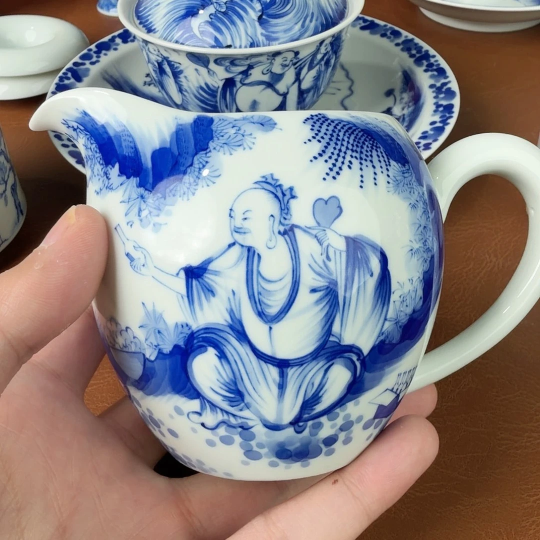 手绘青花人物图案