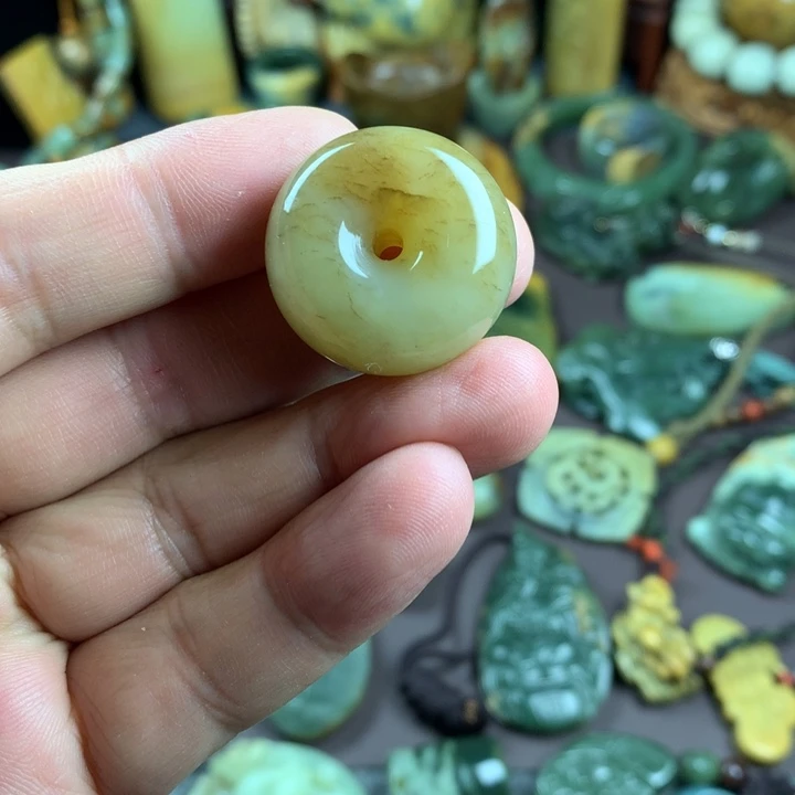 吊坠(赠链)未镶嵌岫岩老玉(透闪石质玉)