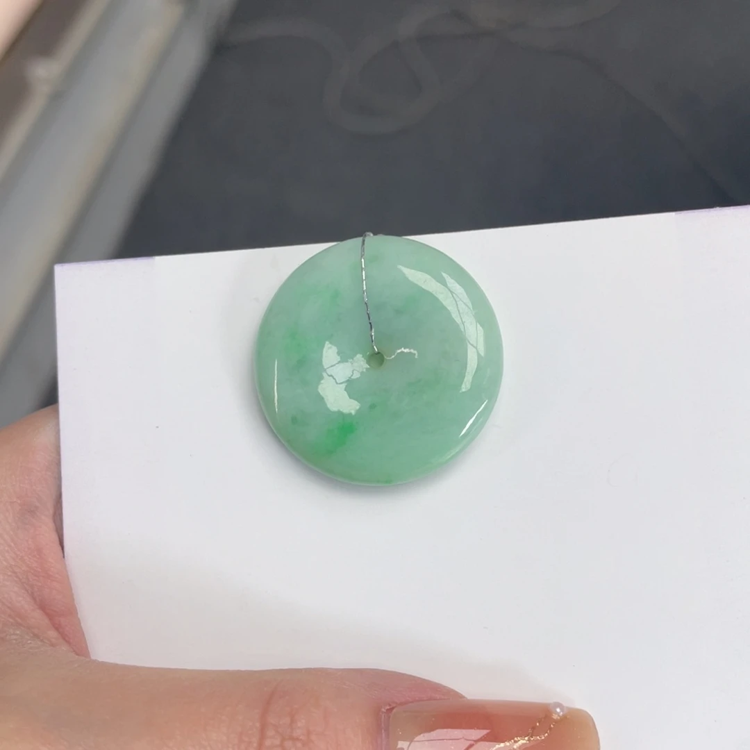 翡翠颈饰未镶嵌平安扣