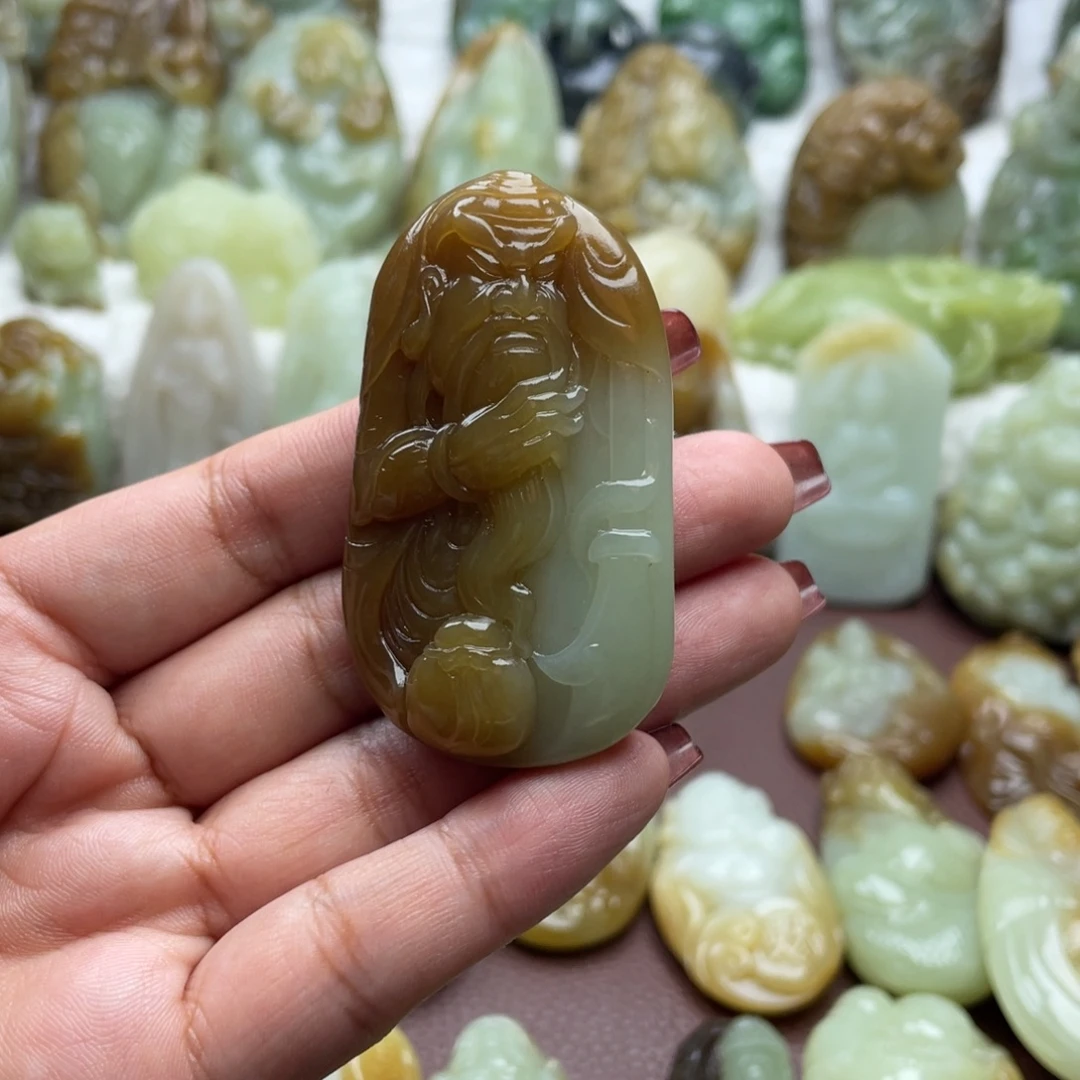 雨***晨和田玉未镶嵌颈饰