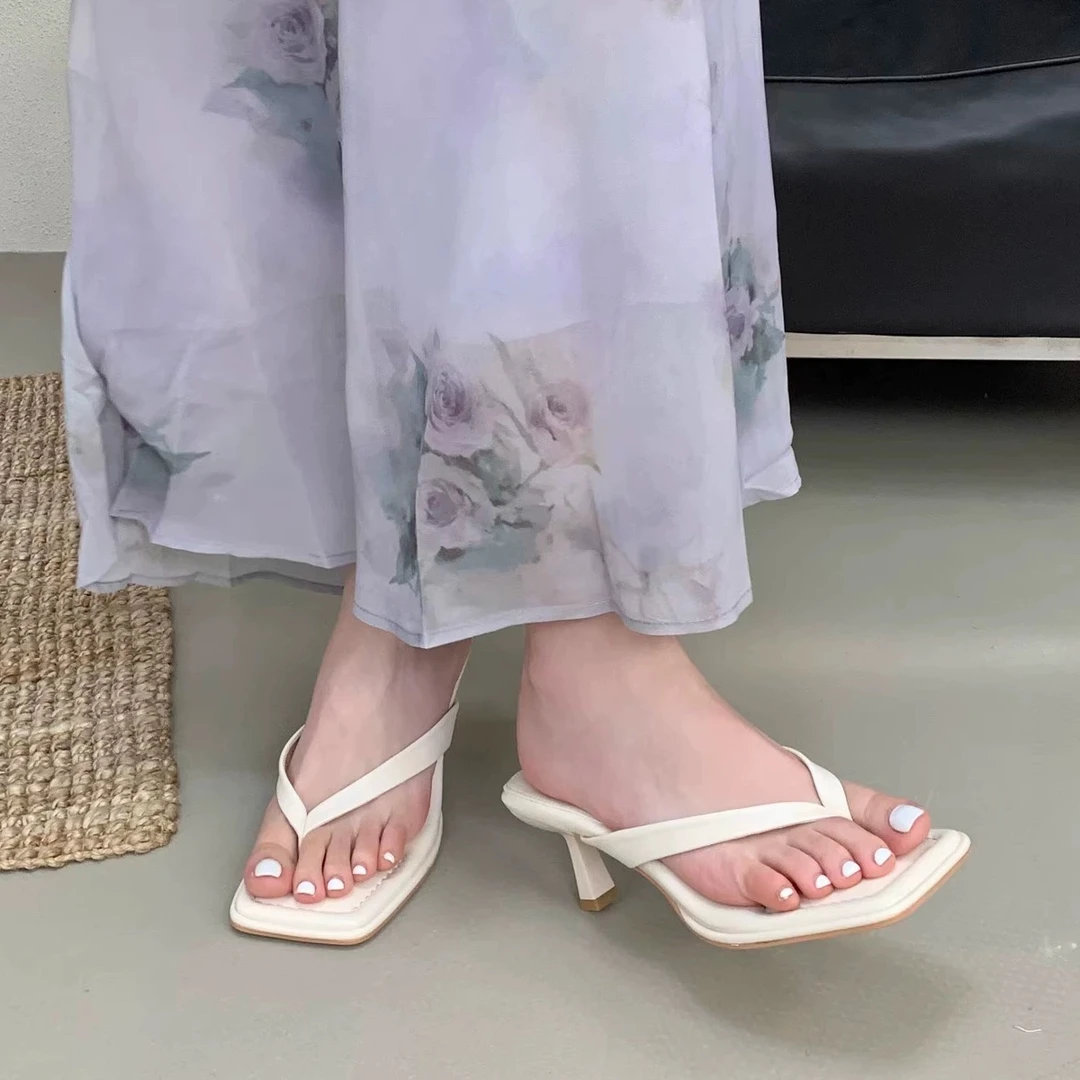 法式凉拖夹脚人字拖鞋仙女鞋子夏季外穿2025新款简约夹趾高跟凉鞋