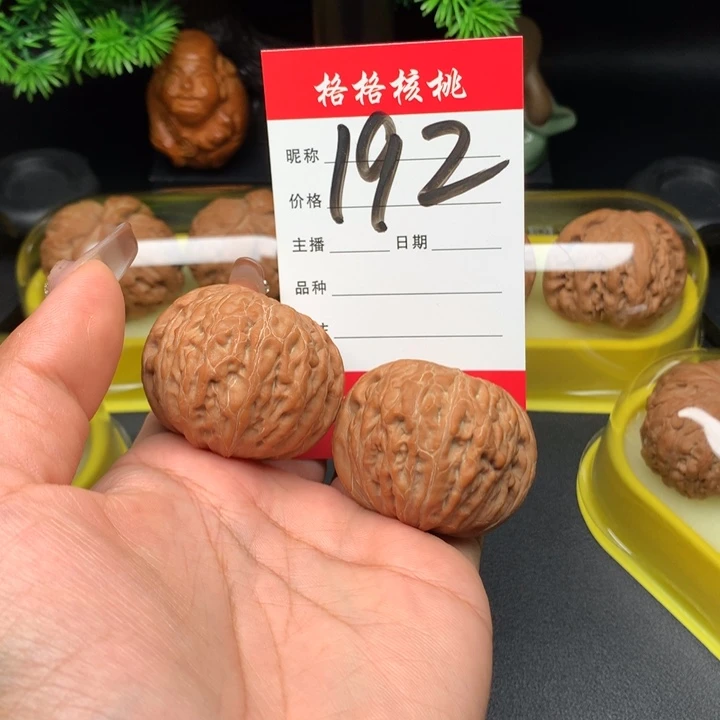 感***动把件文玩核桃42尺寸铁锤妹妹