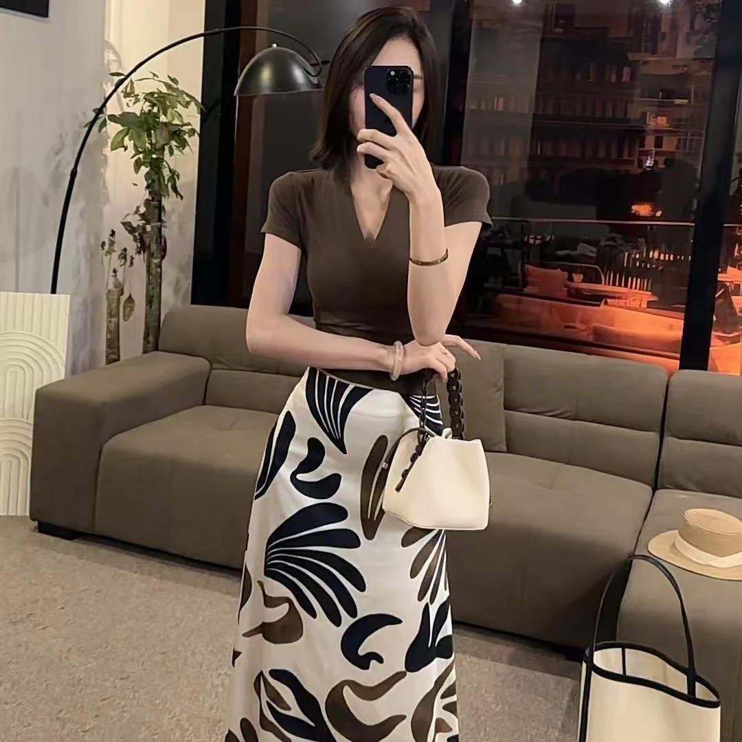 【OS&oneshow】2025新款气质显瘦夏季琥珀元素V领时尚套装两件套