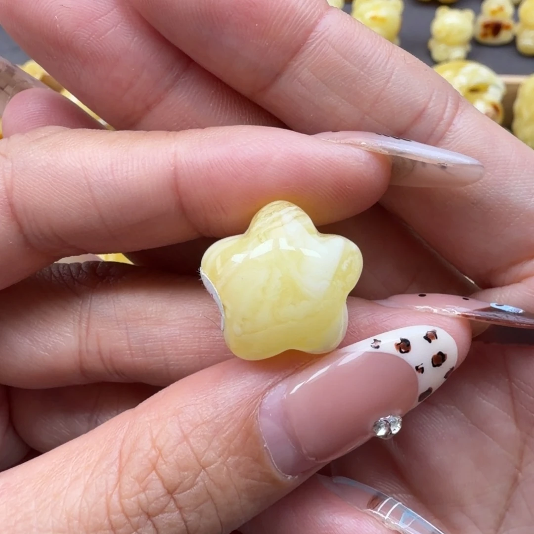 L***a蜜蜡未镶嵌裸石蜜蜡