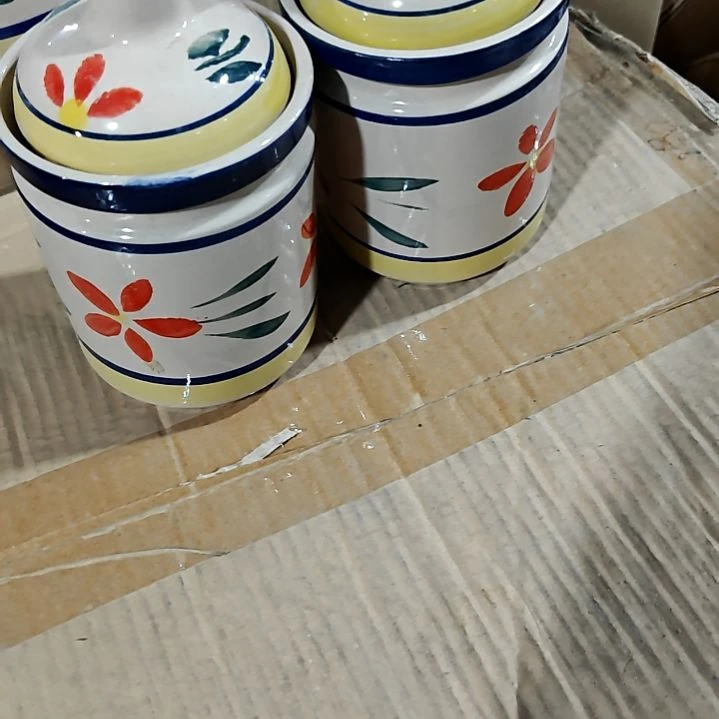 摆件盘子碗茶壶啥都有
