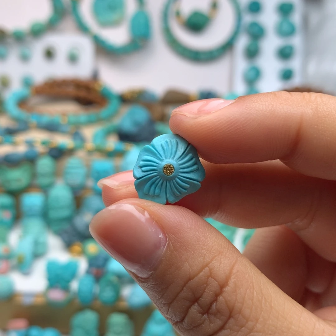 绿松石未镶嵌颈饰