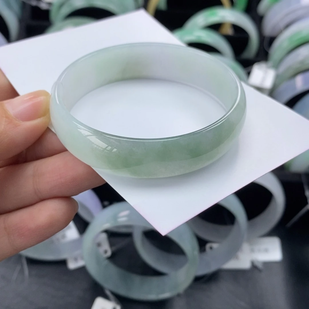 翡翠手镯未镶嵌公主