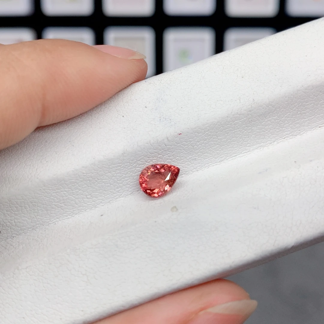 碧玺裸石未镶嵌5.5*7mm水滴