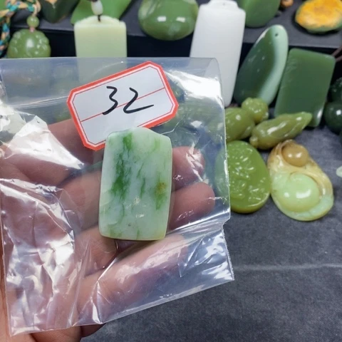 未镶嵌蛇纹石玉颈饰