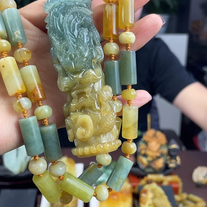 蛇纹石玉未镶嵌颈饰