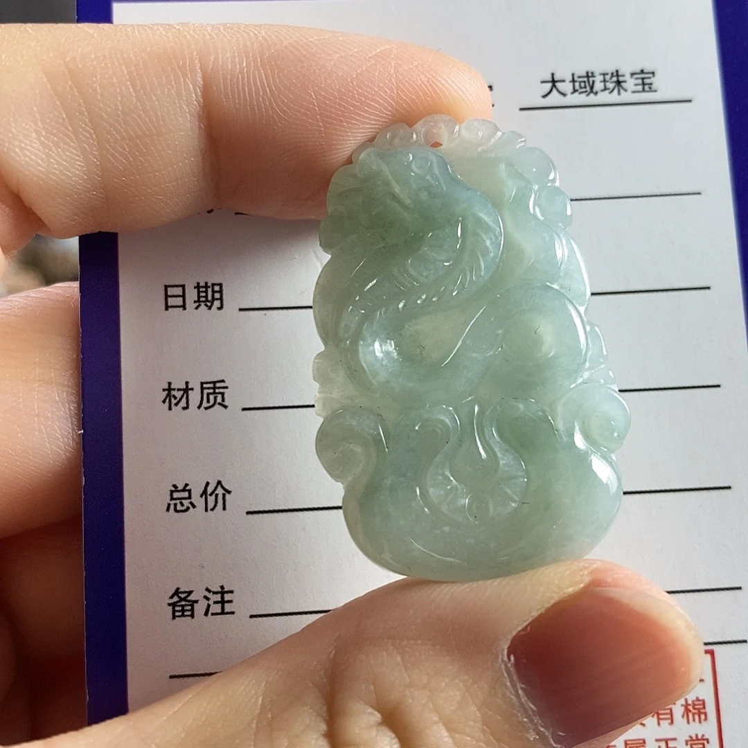 翡翠未镶嵌颈饰蛇牌
