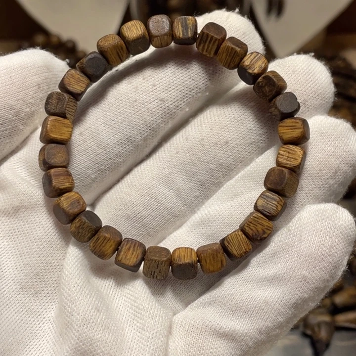 沉香碎屑沉香卡6方珠5克