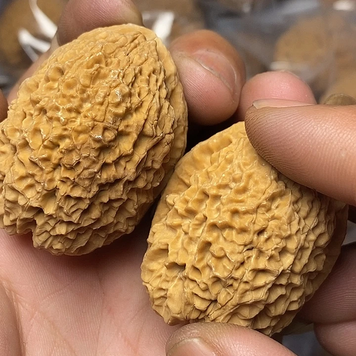 文玩核桃把件云南铁核桃89号41mm