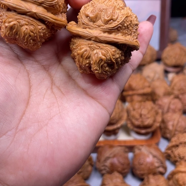 Y***C蛤蟆头雕刻的金蟾