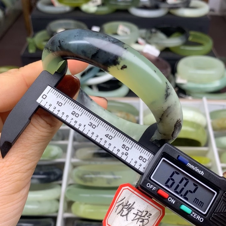 蛇纹石玉未镶嵌手镯711