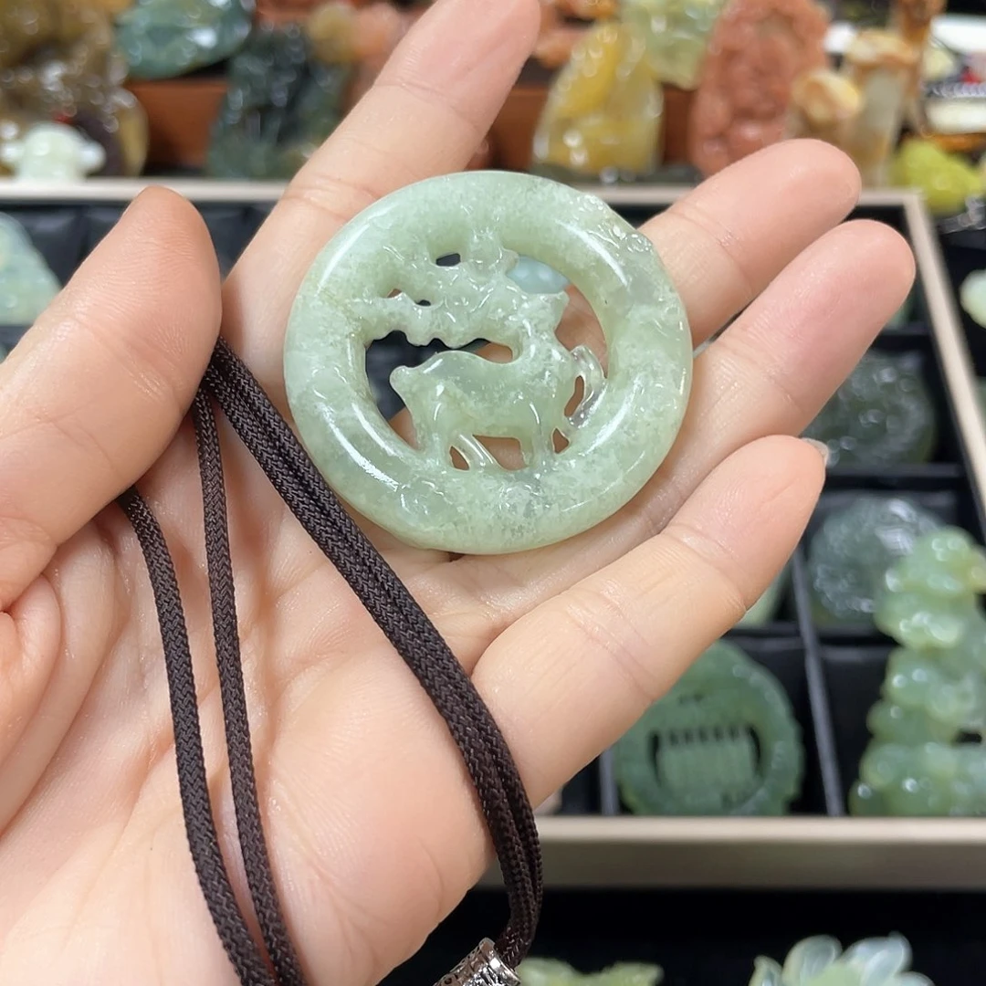 蛇纹石玉颈饰未镶嵌