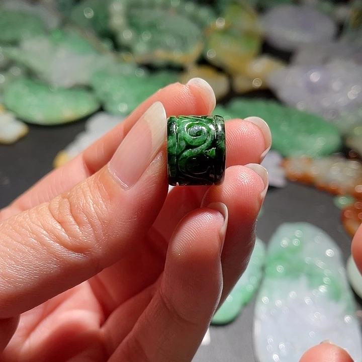 颈饰未镶嵌翡翠天