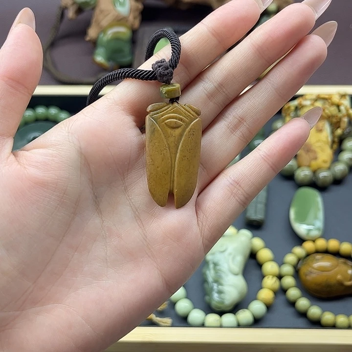 岫岩河磨玉（透闪石质玉）未镶嵌颈饰