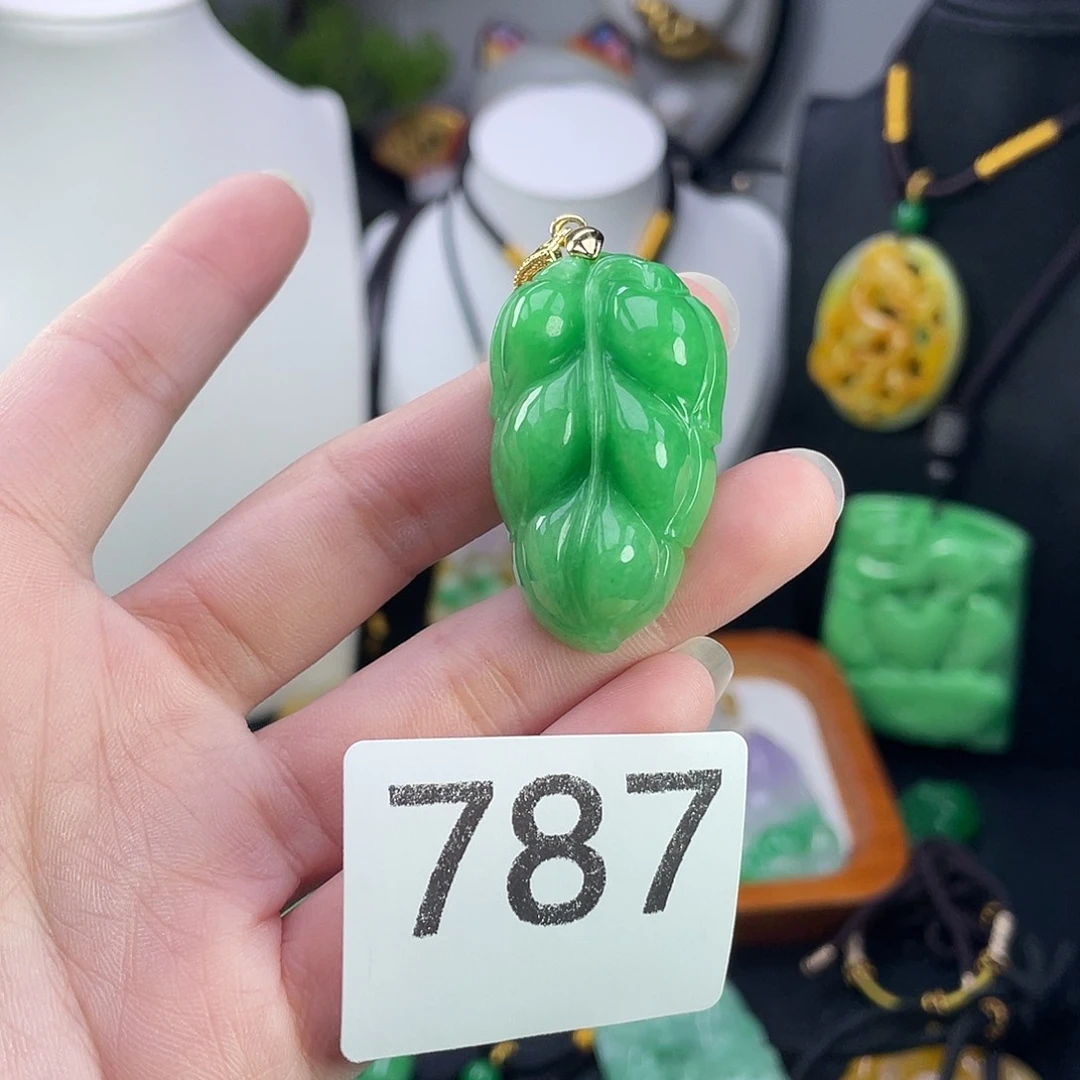 翡翠未镶嵌吊坠(赠链)