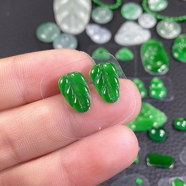 翡翠颈饰未镶嵌叶子