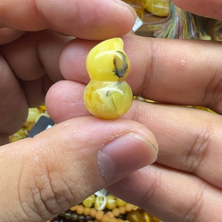 琥珀未镶嵌珠宝奇石