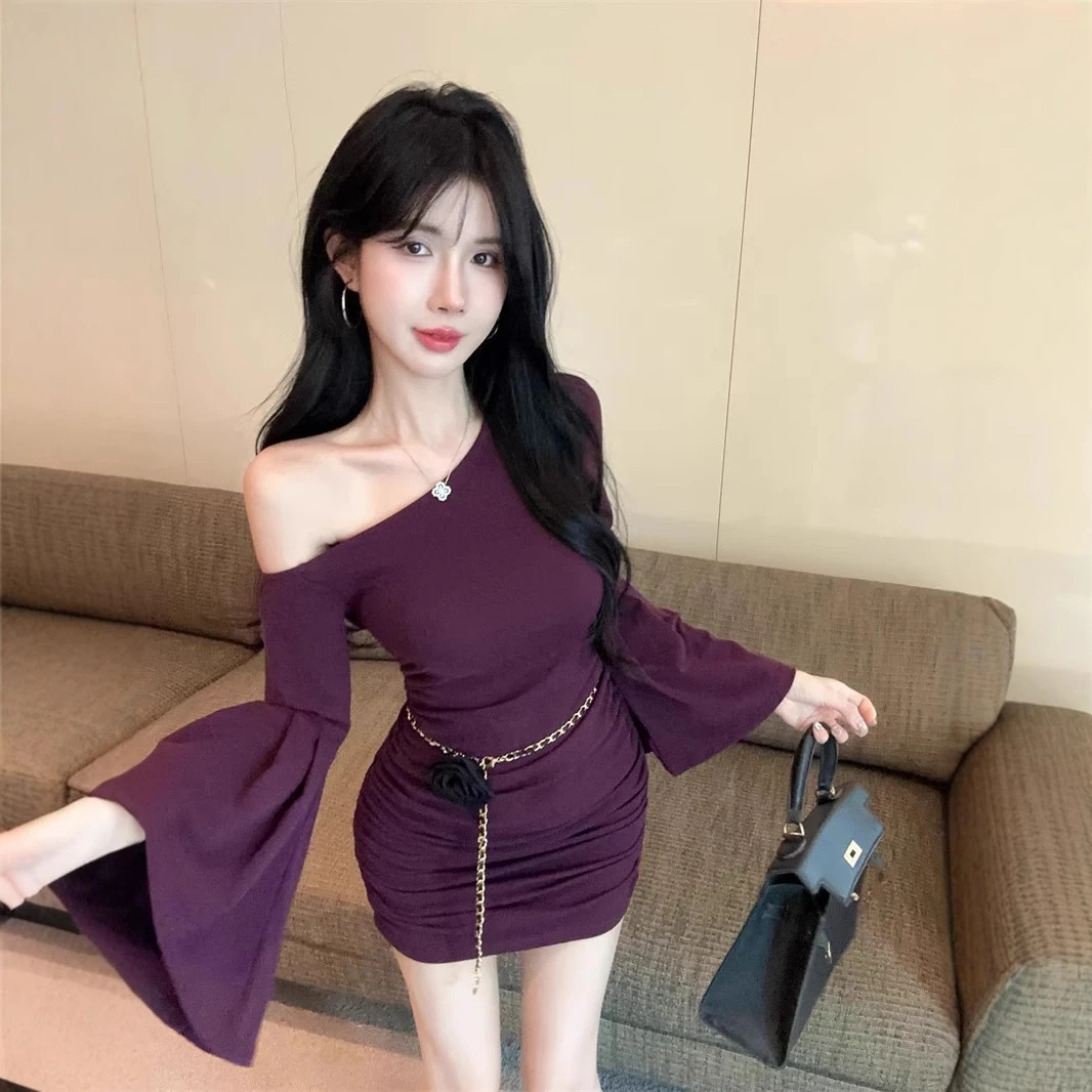 海翔早秋紫色气质喇叭袖褶皱连衣裙女纯欲辣妹斜肩修身收腰包臀短