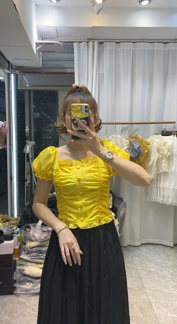 小霞家显白中间一排扣修身上衣