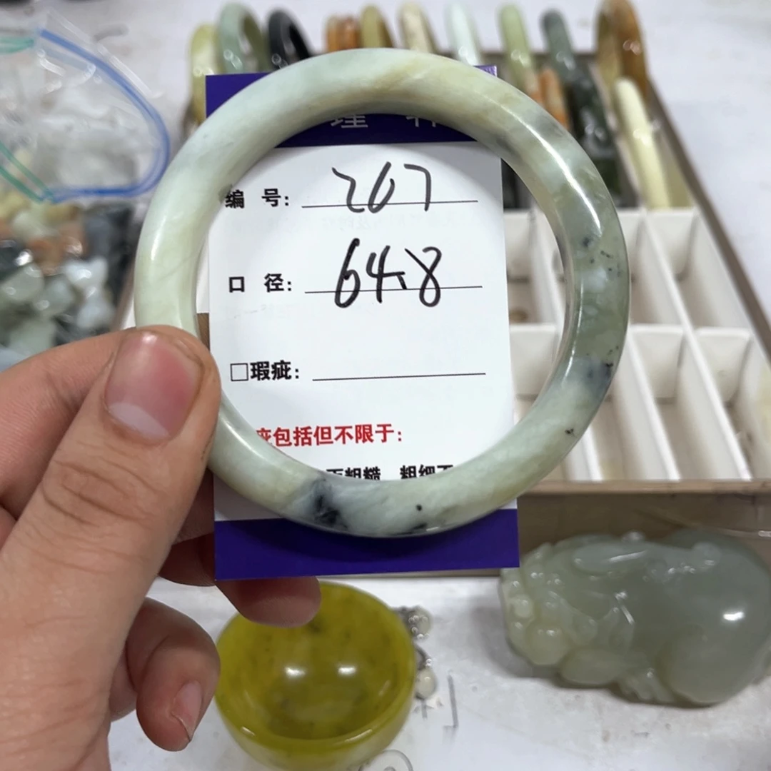 蛇纹石玉手镯未镶嵌