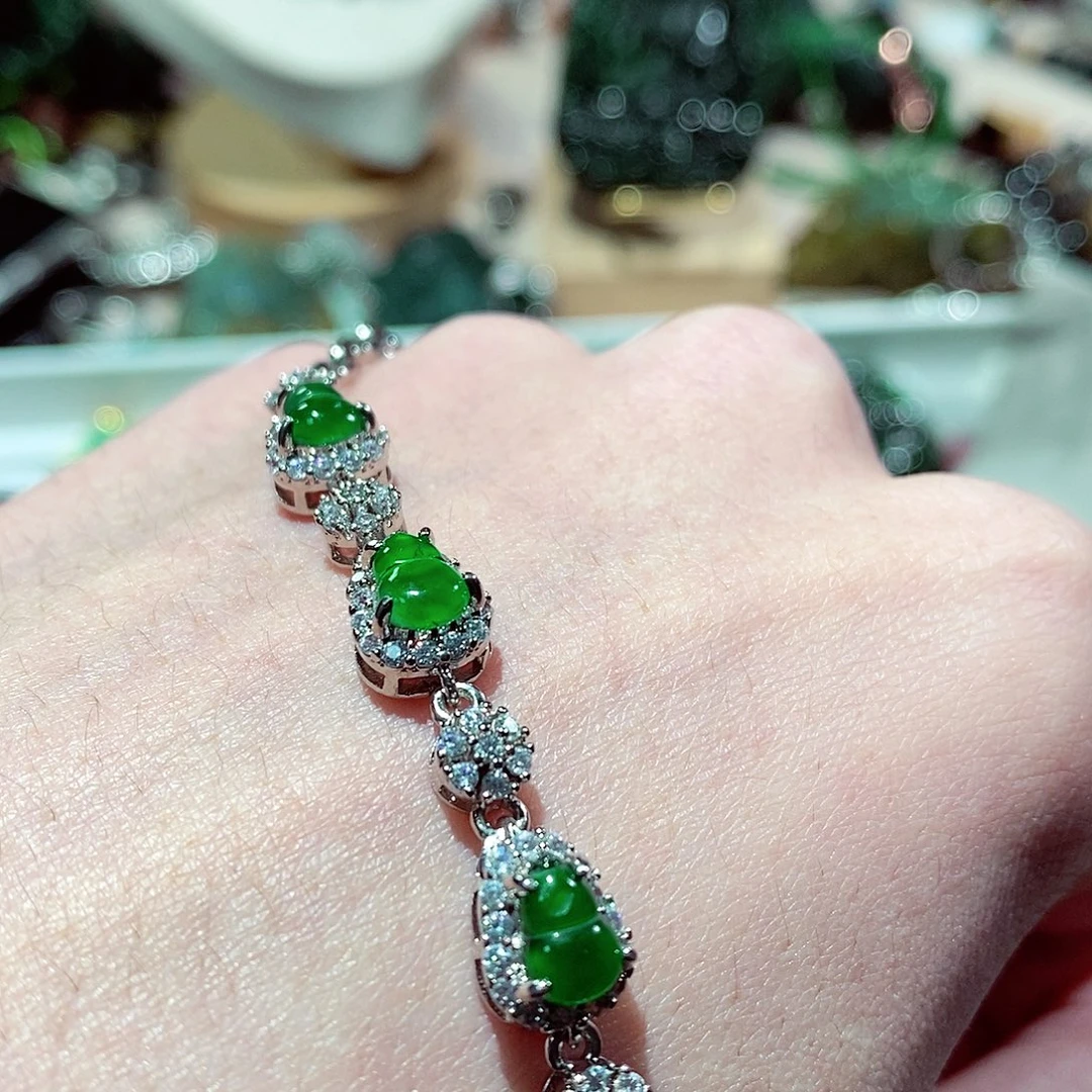 翡翠颈饰未镶嵌翡翠z