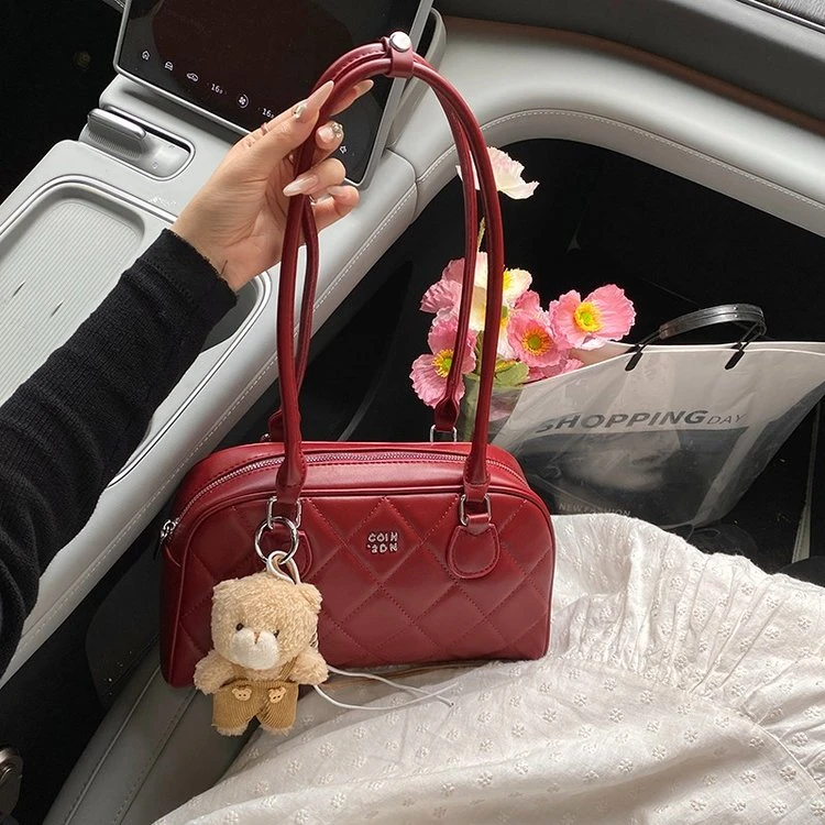 大容量包包女夏季2025新款休闲小众设计菱格单肩腋下包通勤枕头包