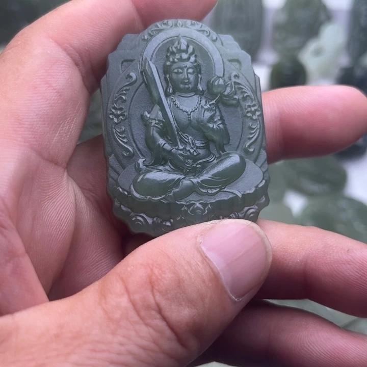 余***f颈饰未镶嵌和田玉