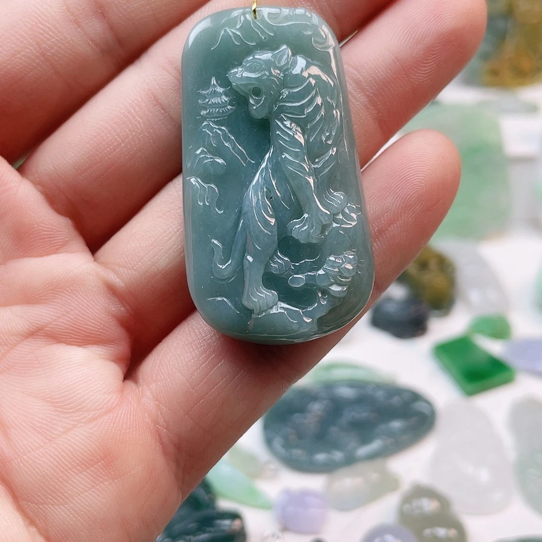 翡翠颈饰未镶嵌老虎