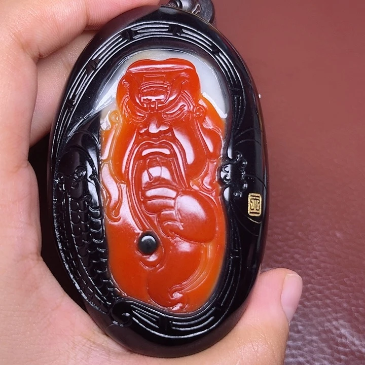 猪***下和田玉未镶嵌颈饰