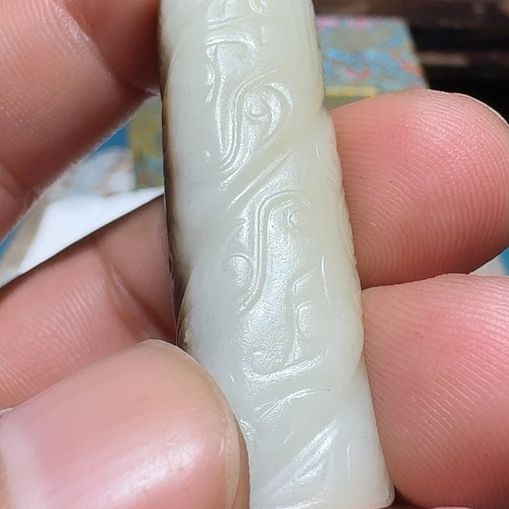 玉***人和田玉（糖玉）未镶嵌颈饰